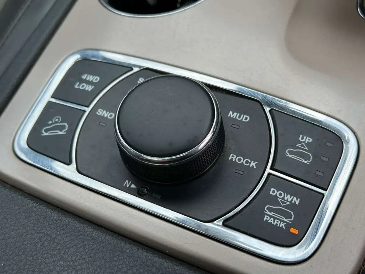 2016-jeep-grand-cherokee-30crd-summit-big-35