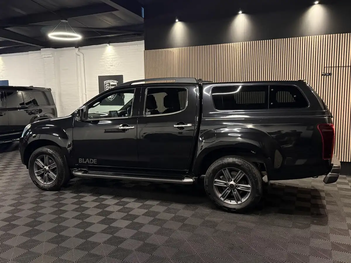 2017-isuzu-d-max-19td-blade-big-22