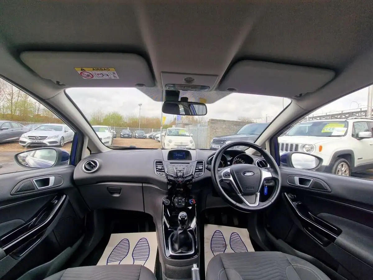 2016-ford-fiesta-125-zetec-3d-big-12