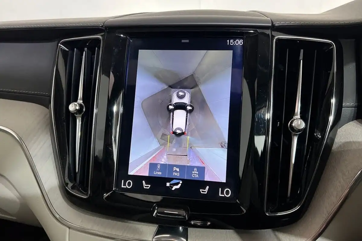 2020-volvo-xc60-20-t8-inscription-299bhp-4x4-ss-big-15