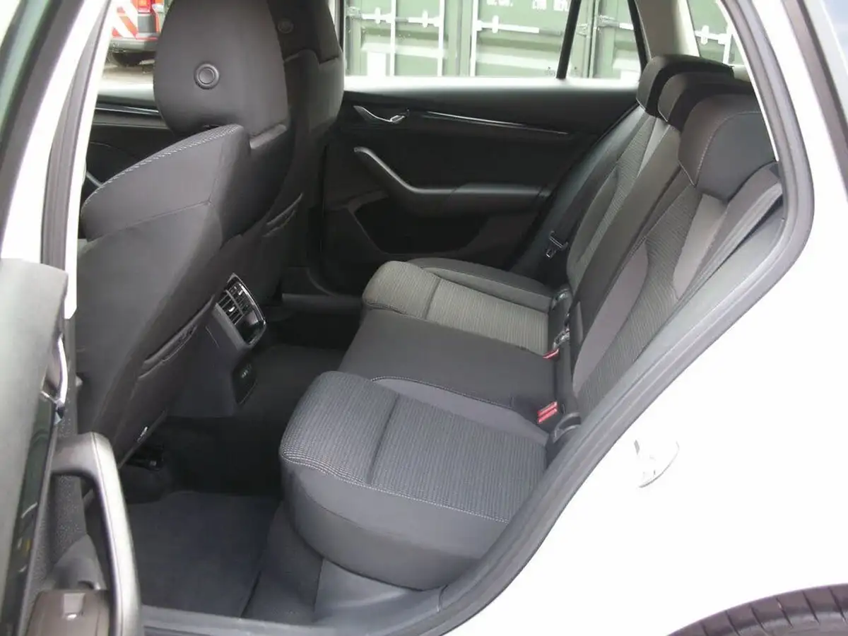 2021-skoda-octavia-14-tsi-se-technology-estate-big-16
