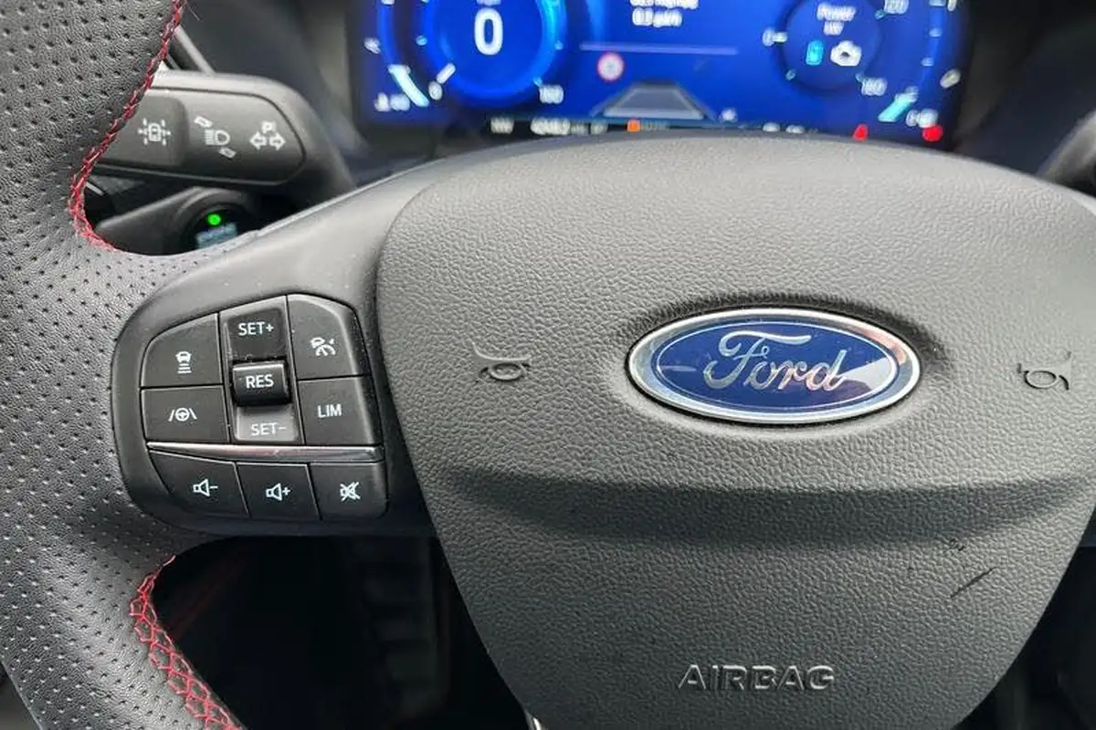 2023-ford-kuga-big-35