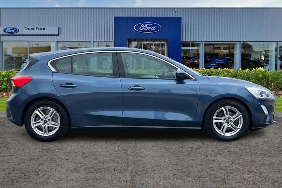 2018-ford-focus-10t-zetec-125ps-hatchback-big-2