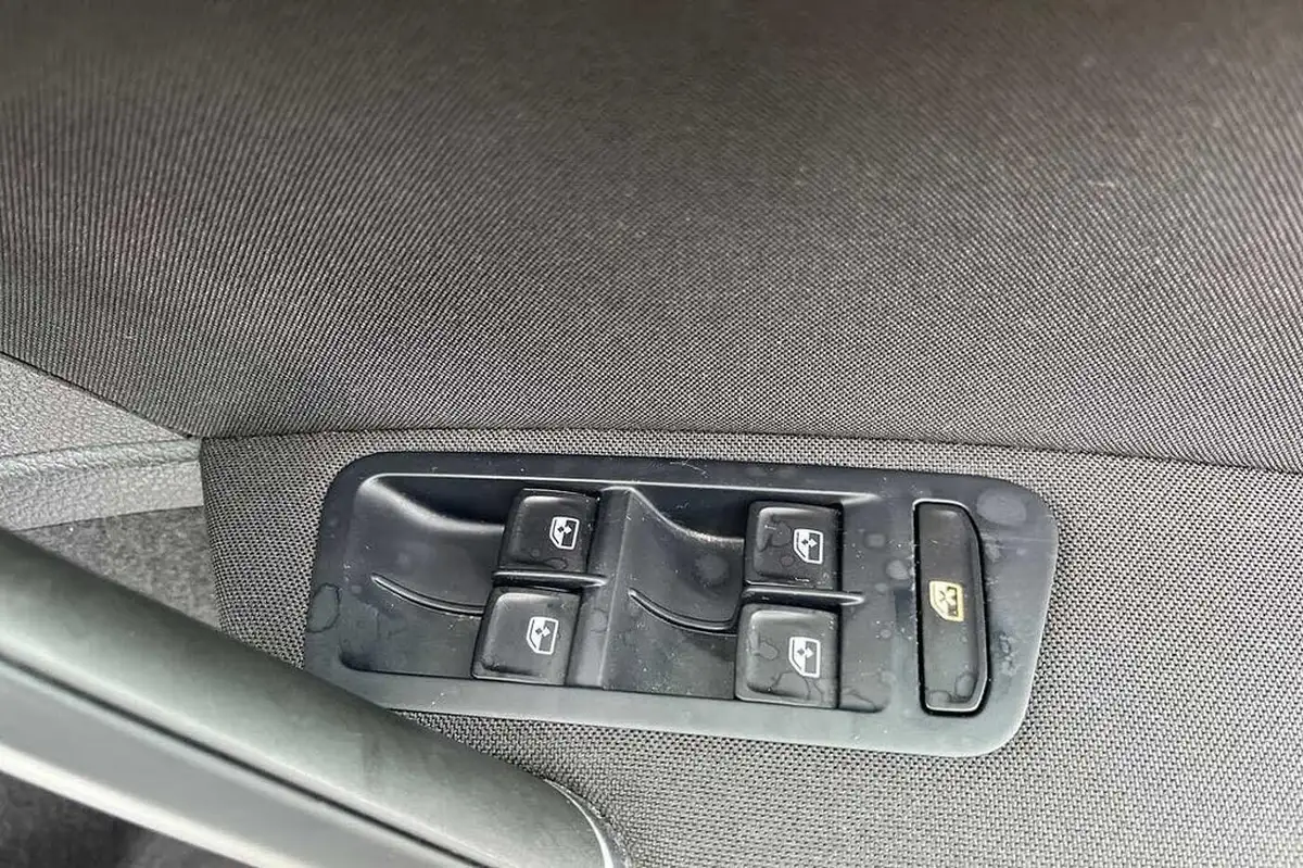 2019-volkswagen-golf-e-e-golf-big-28