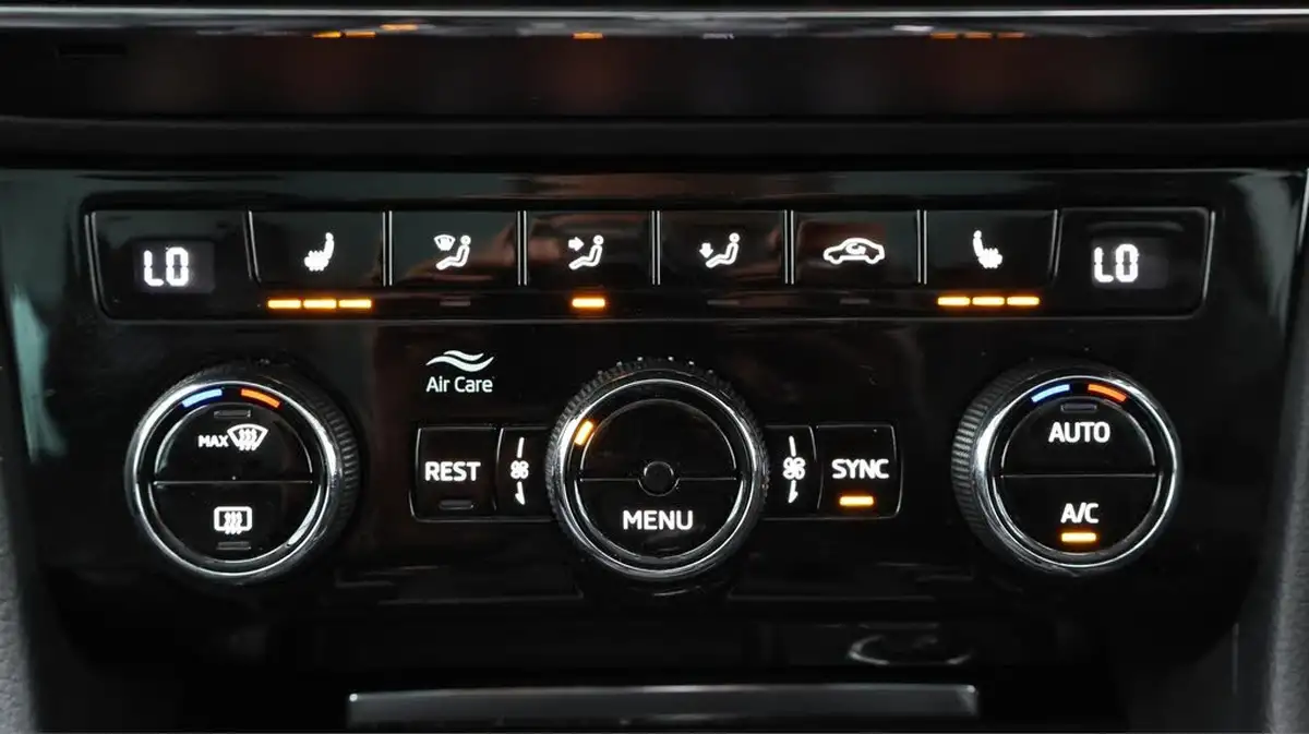 2019-skoda-superb-20tdi-se-l-executive-150ps-hatchback-big-11