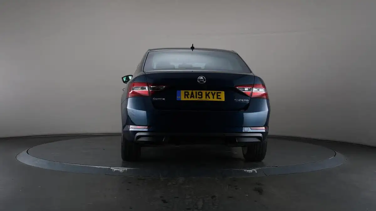2019-skoda-superb-20tdi-se-l-executive-150ps-hatchback-big-35