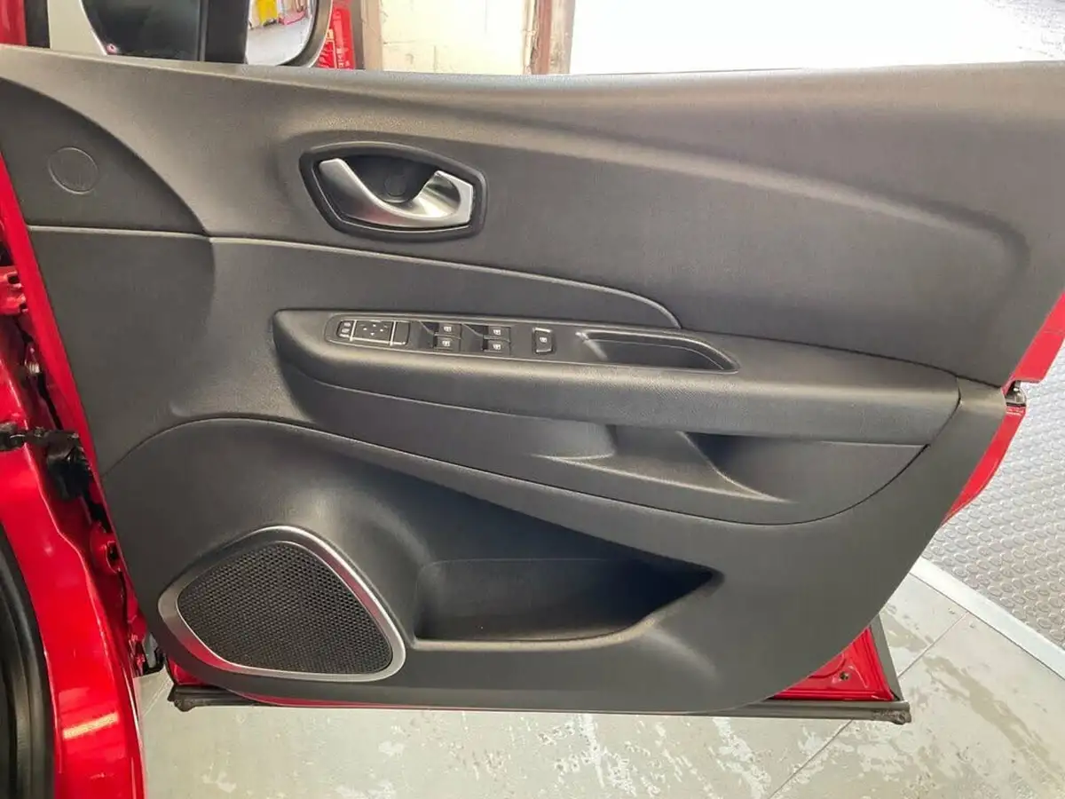 2019-renault-captur-09-tce-iconic-big-31