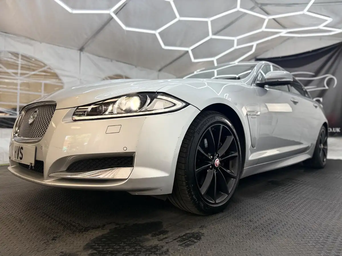 2015-jaguar-xf-30td-r-sport-saloon-4d-big-43