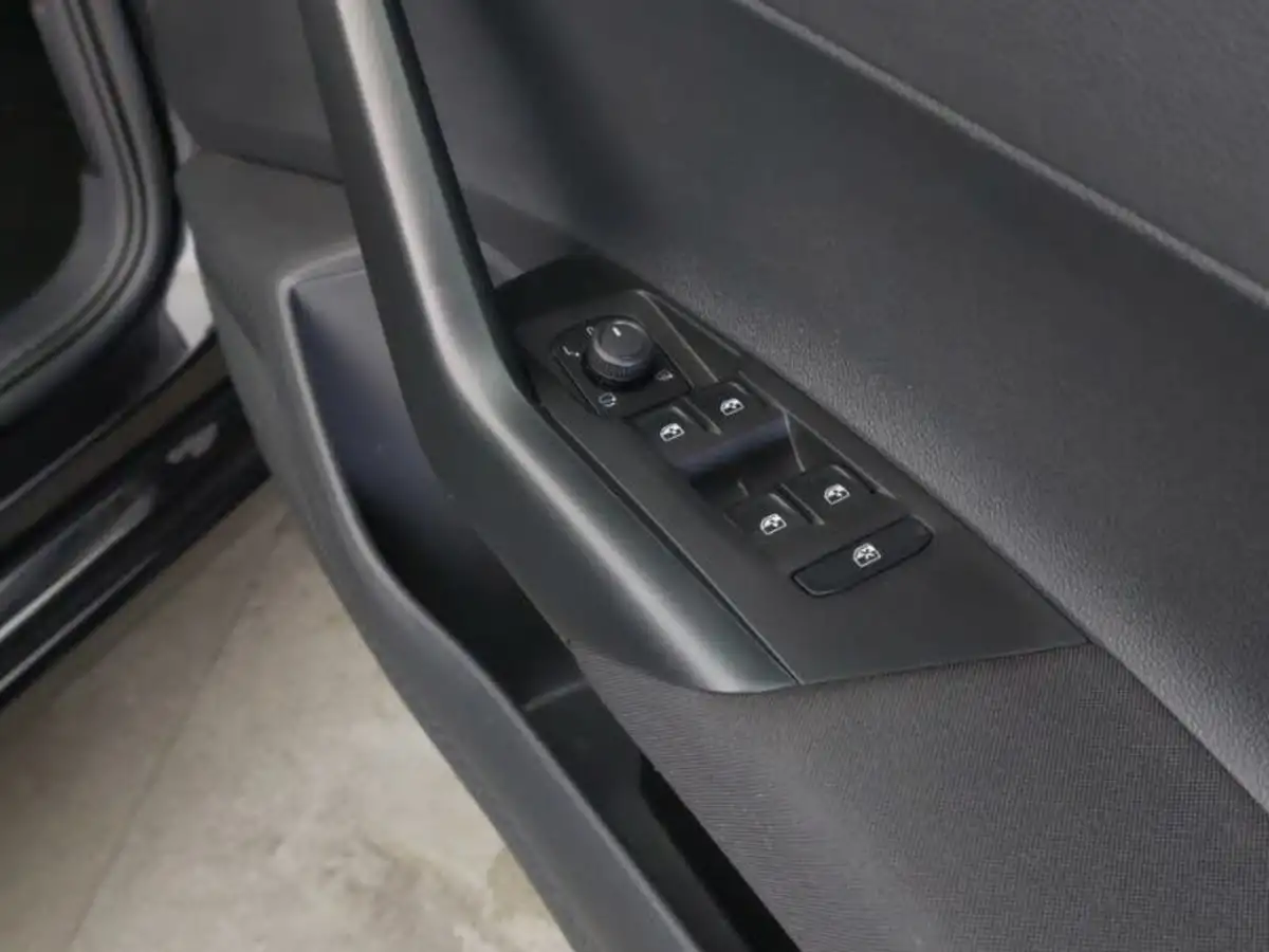 2023-volkswagen-polo-10-tsi-life-dsg-big-11