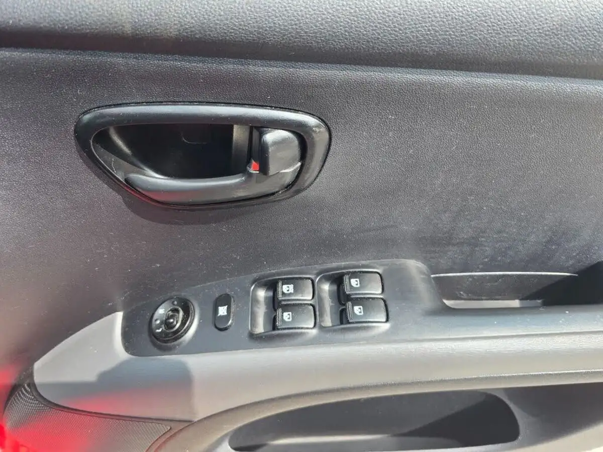 2013-hyundai-i10-12-active-auto-big-13