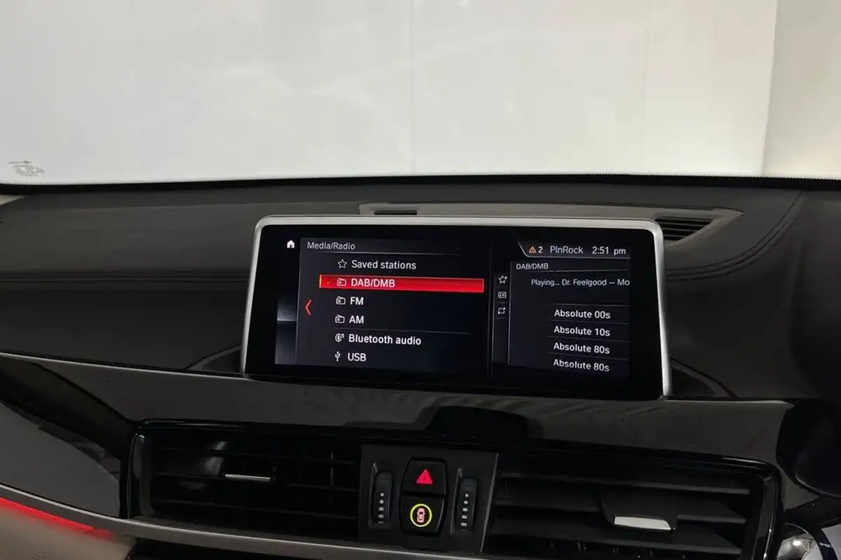 2021-bmw-x1-15-sdrive18i-xline-big-21