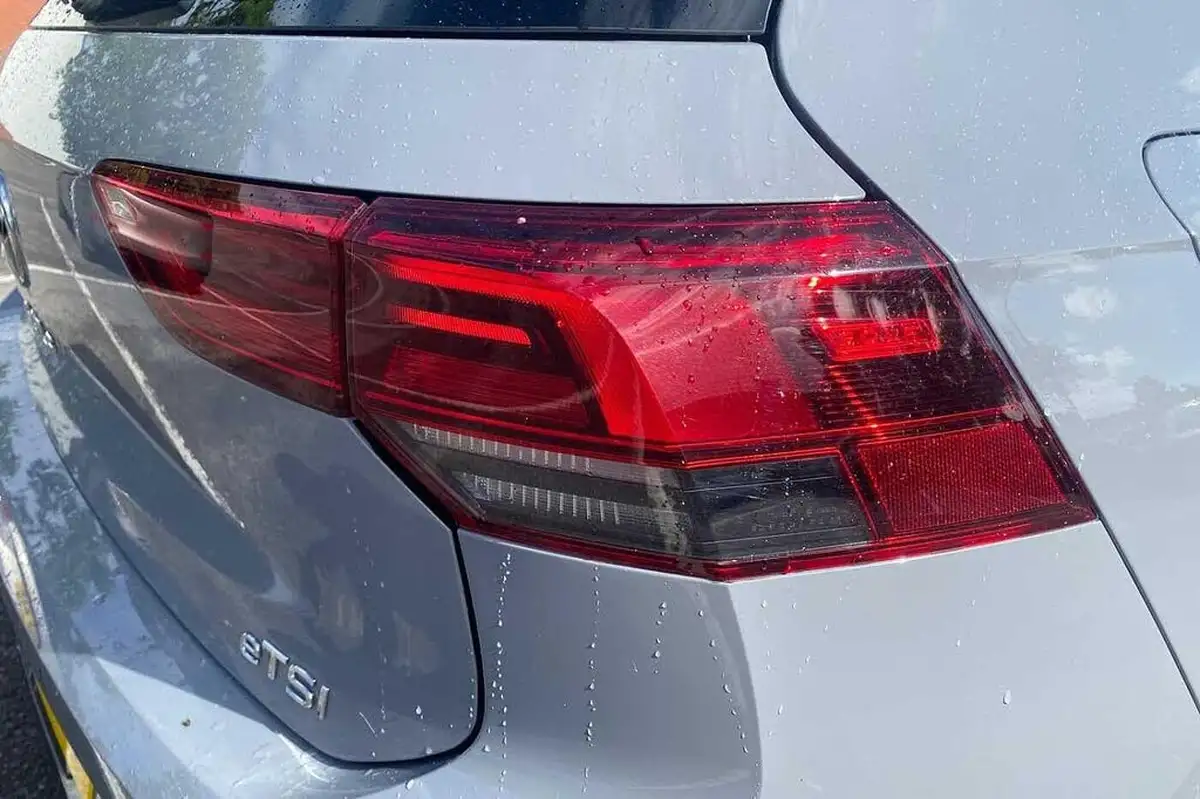 2022-volkswagen-golf-15-etsi-r-line-150ps-hatchback-big-18