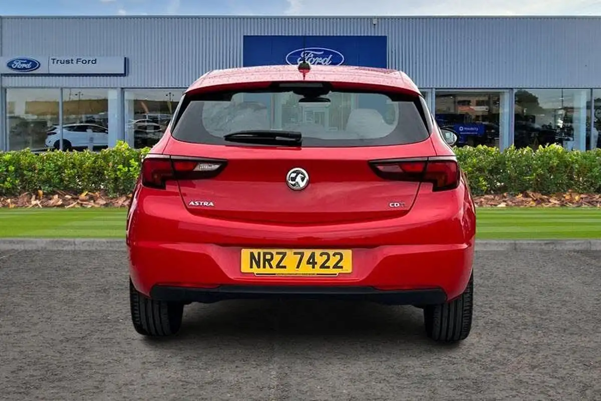 2017-vauxhall-astra-16cdti-elite-110ps-hatchback-big-6