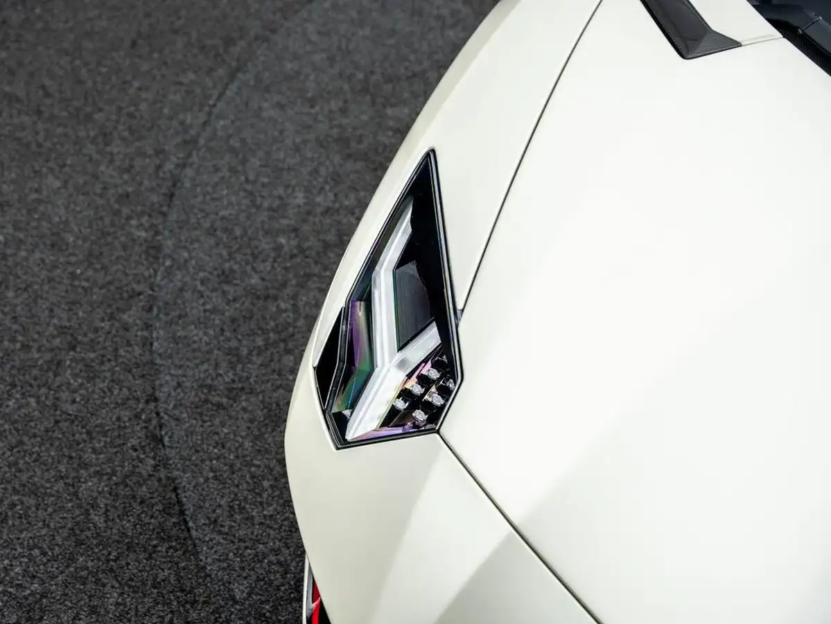 2016-lamborghini-aventador-65-lp-750-4-superveloce-coupe-big-32