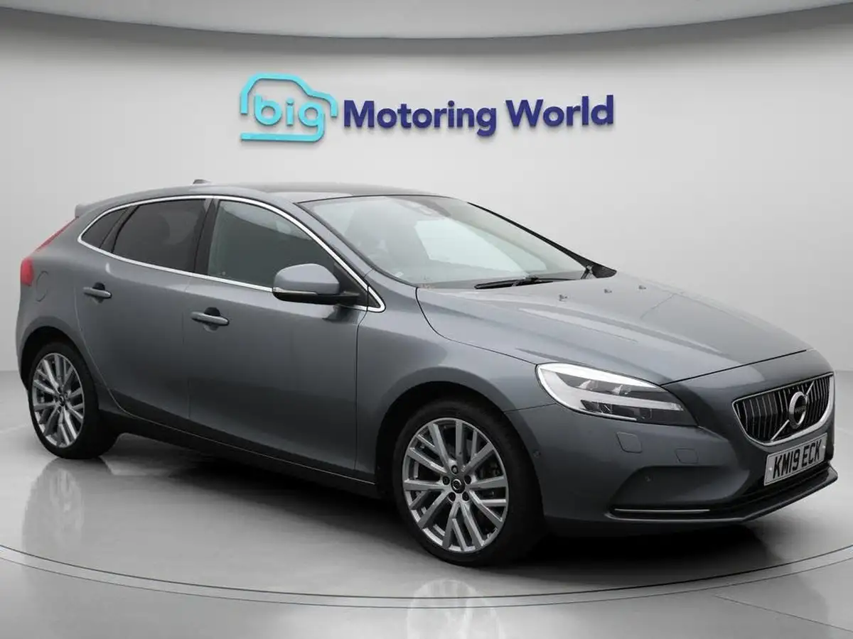 2019-volvo-v40-15-t3-inscription-big-0