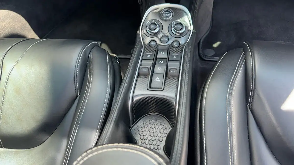2019-mclaren-570gt-38-big-14