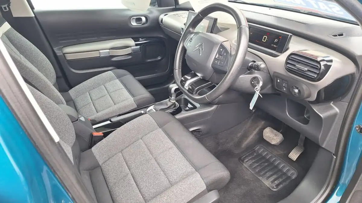2018-citroen-c4-cactus-12-puretech-flair-110ps-eat6-big-5