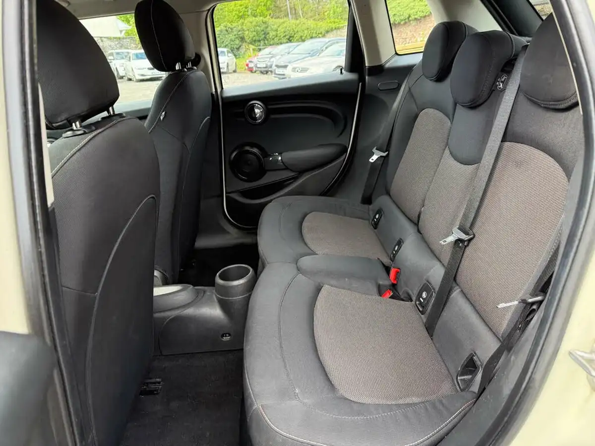 2015-mini-cooper-12-one-ss-5d-big-29