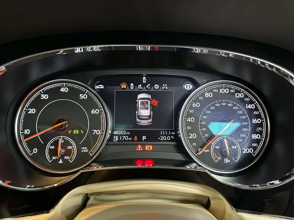 2016-bentley-bentayga-60-w12-big-33