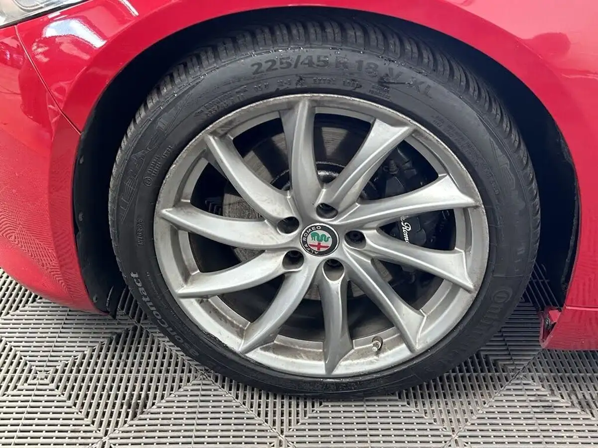 2018-alfa-romeo-giulia-20-veloce-big-26