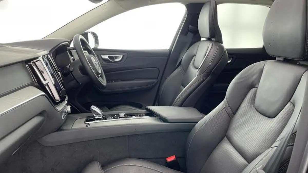 2024-volvo-xc60-20-t8-ultimate-dark-big-40