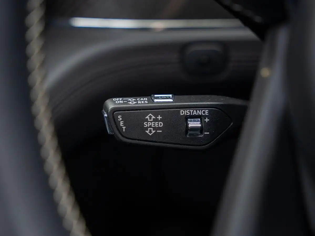 2019-bentley-bentayga-40-v8-big-32