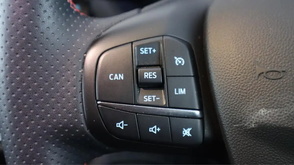 2022-ford-fiesta-10t-st-line-vignale-155ps-hybrid-mhev-5d-big-23