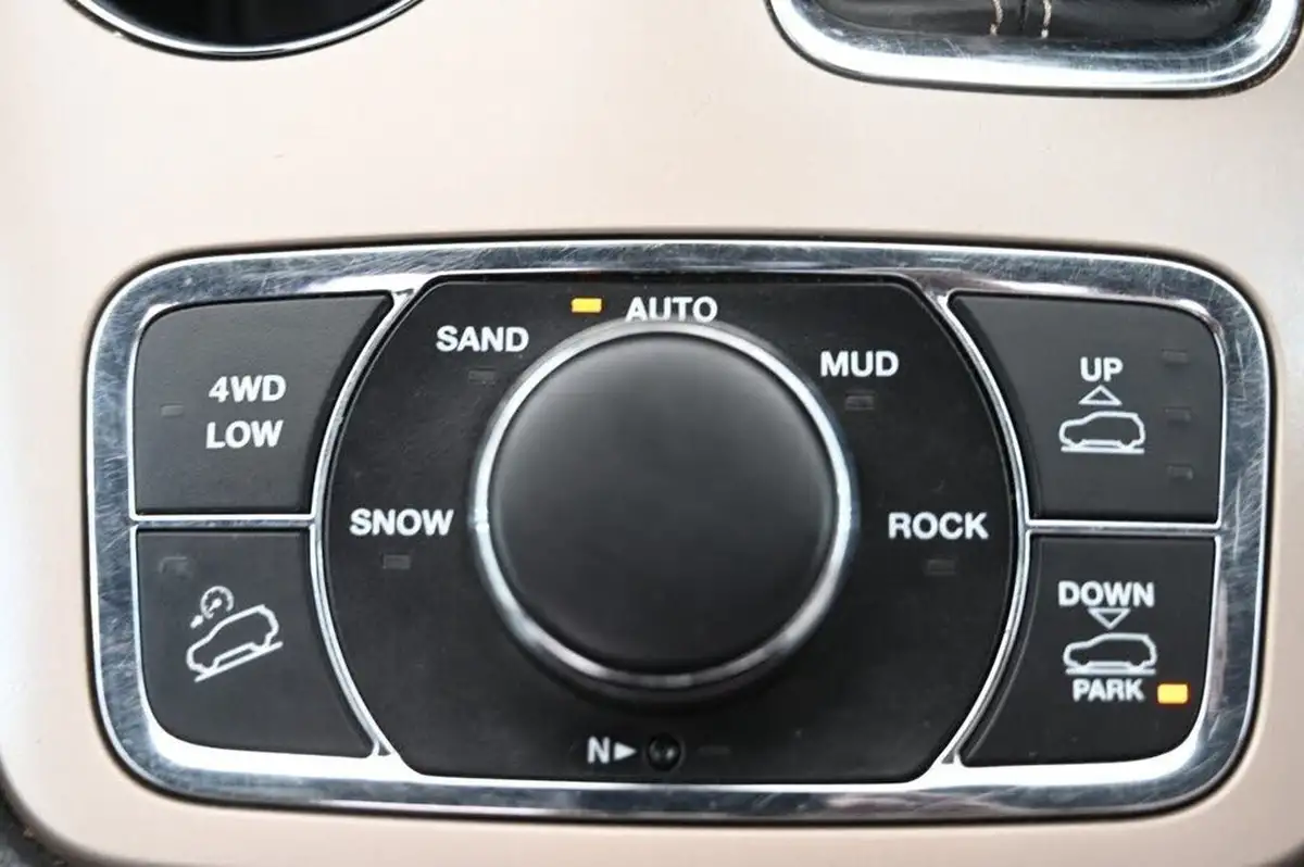 2017-jeep-grand-cherokee-30crd-overland-4x4-big-28