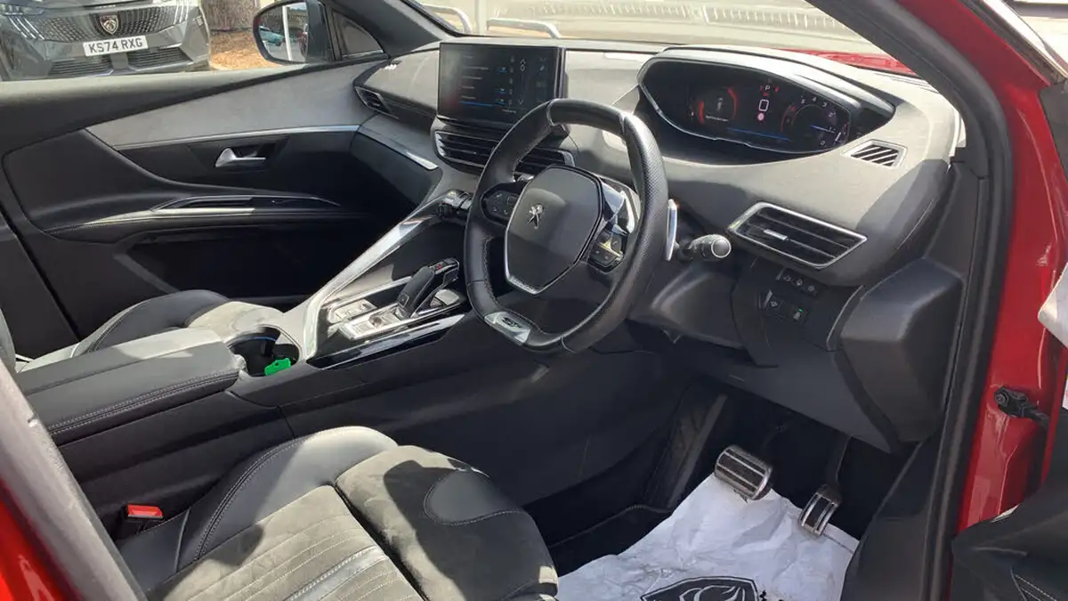 2022-peugeot-5008-suv-12-puretech-gt-premium-big-10