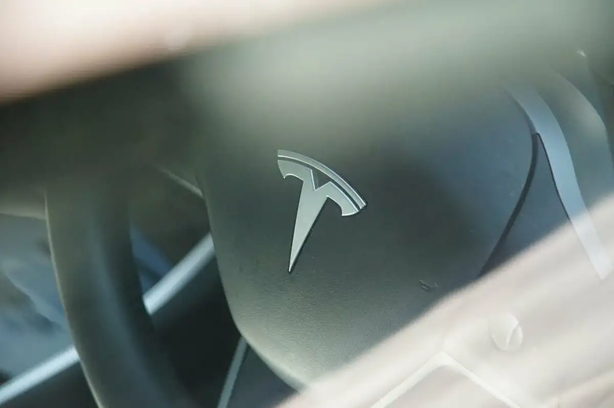 2020-tesla-model-3-e-long-range-big-8