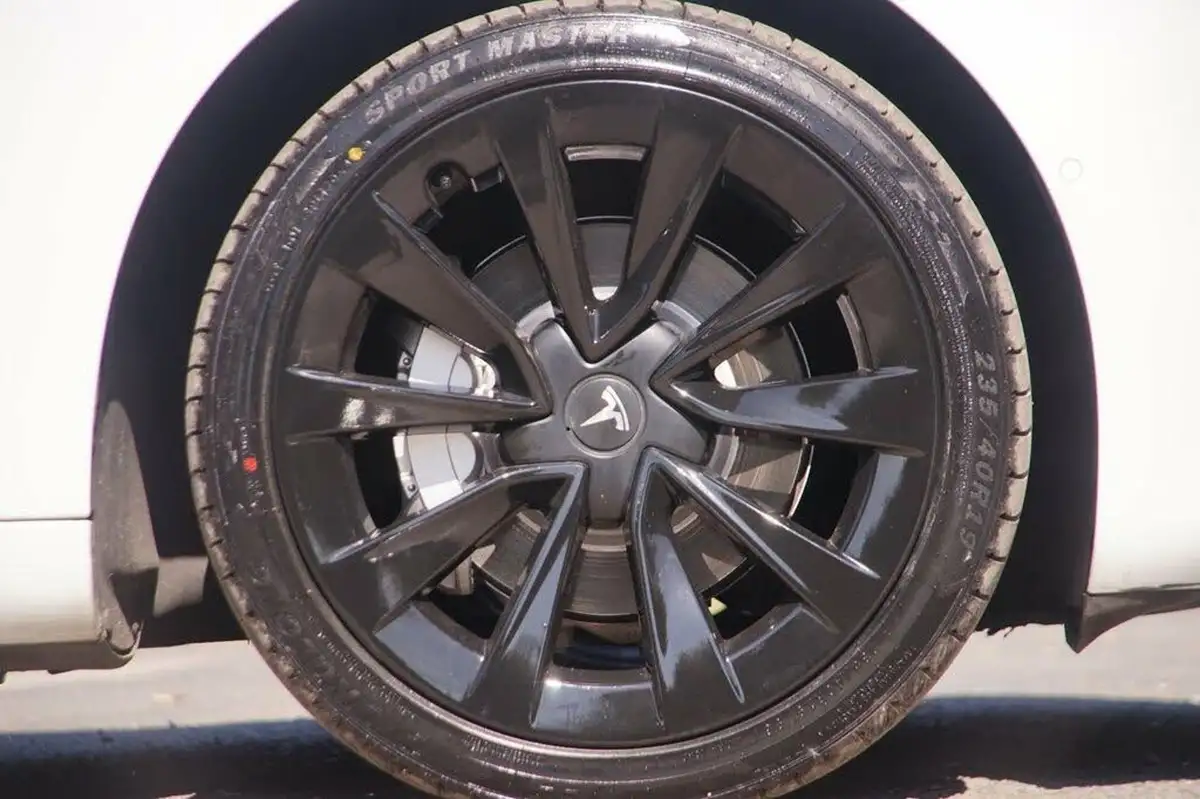 2020-tesla-model-3-e-long-range-big-32