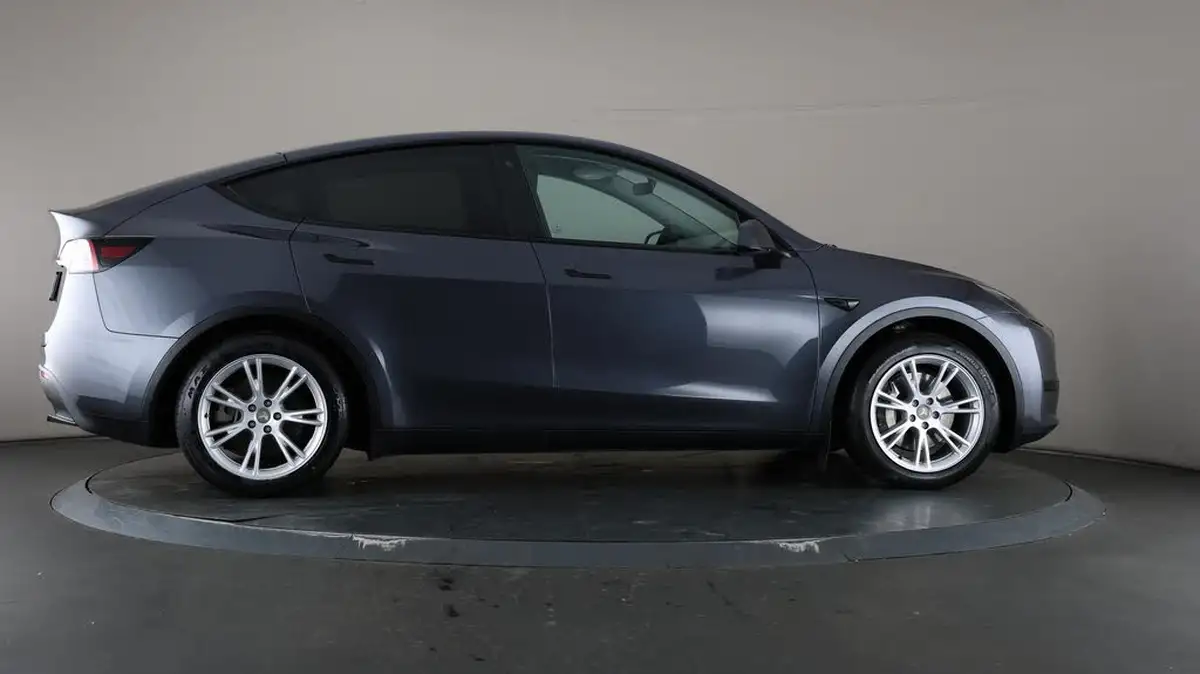 2023-tesla-model-y-e-rwd-big-61