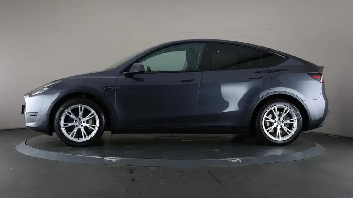2023-tesla-model-y-e-rwd-big-37