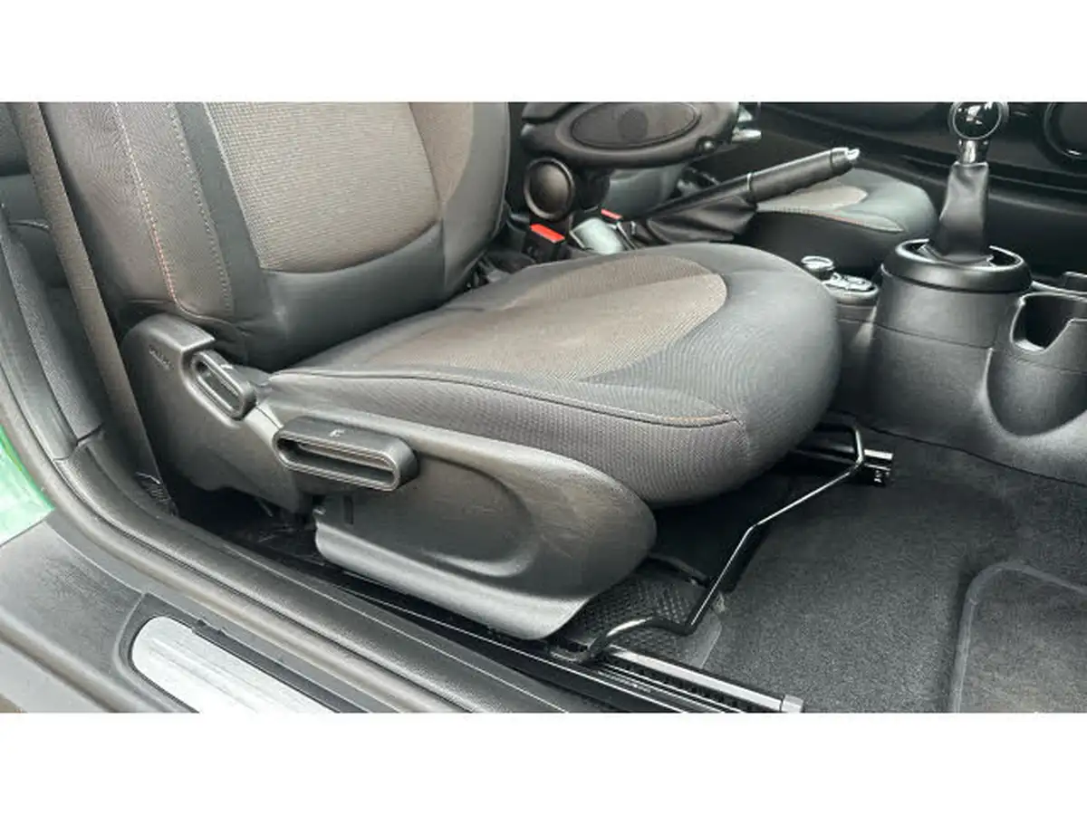 2021-mini-cooper-15-cooper-classic-hatchback-3d-big-31