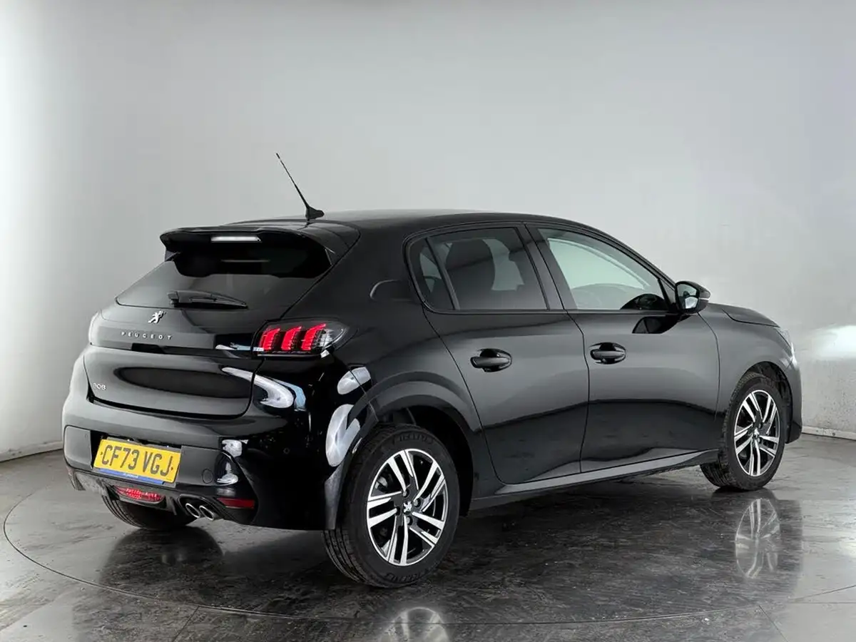 2023-peugeot-208-12-puretech-allure-premium-130ps-eat8-big-6