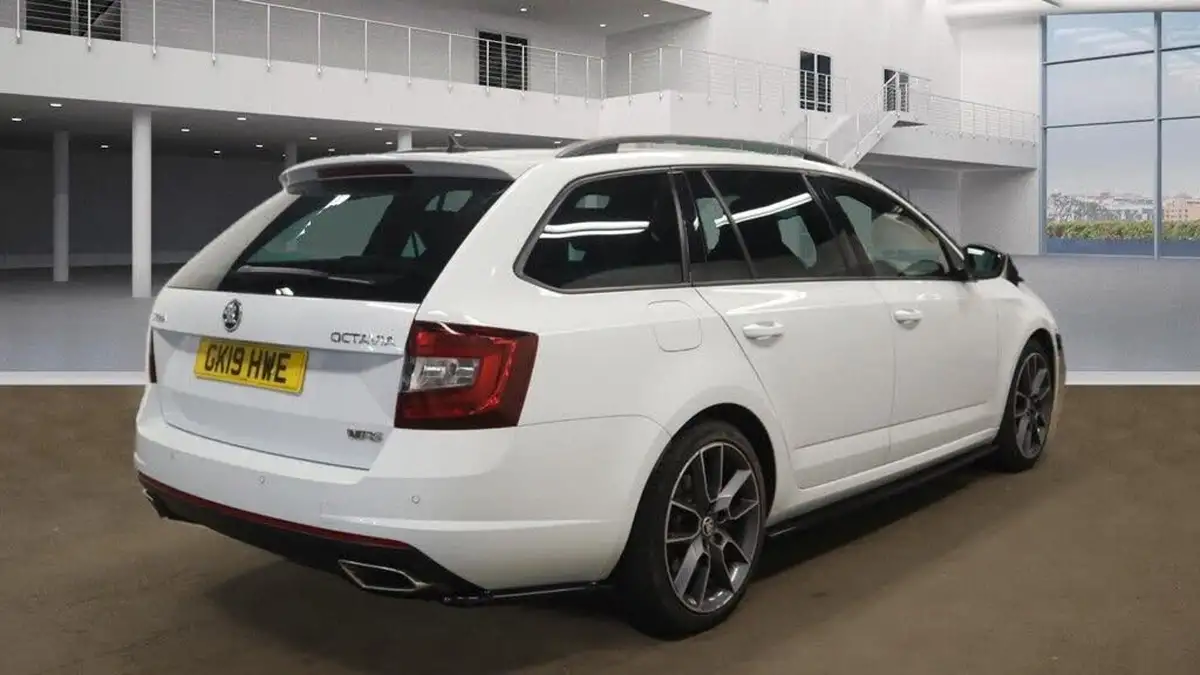 2019-skoda-octavia-20-tsi-vrs-estate-big-6