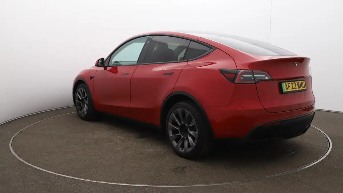 2022-tesla-model-y-e-long-range-big-61