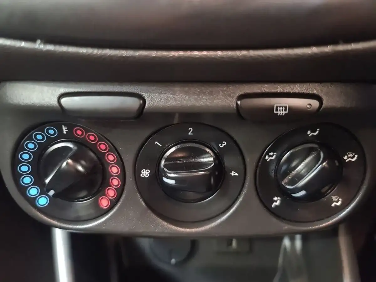 2018-vauxhall-corsavan-13td-startstop-ecoflex-l1h1-panel-big-9