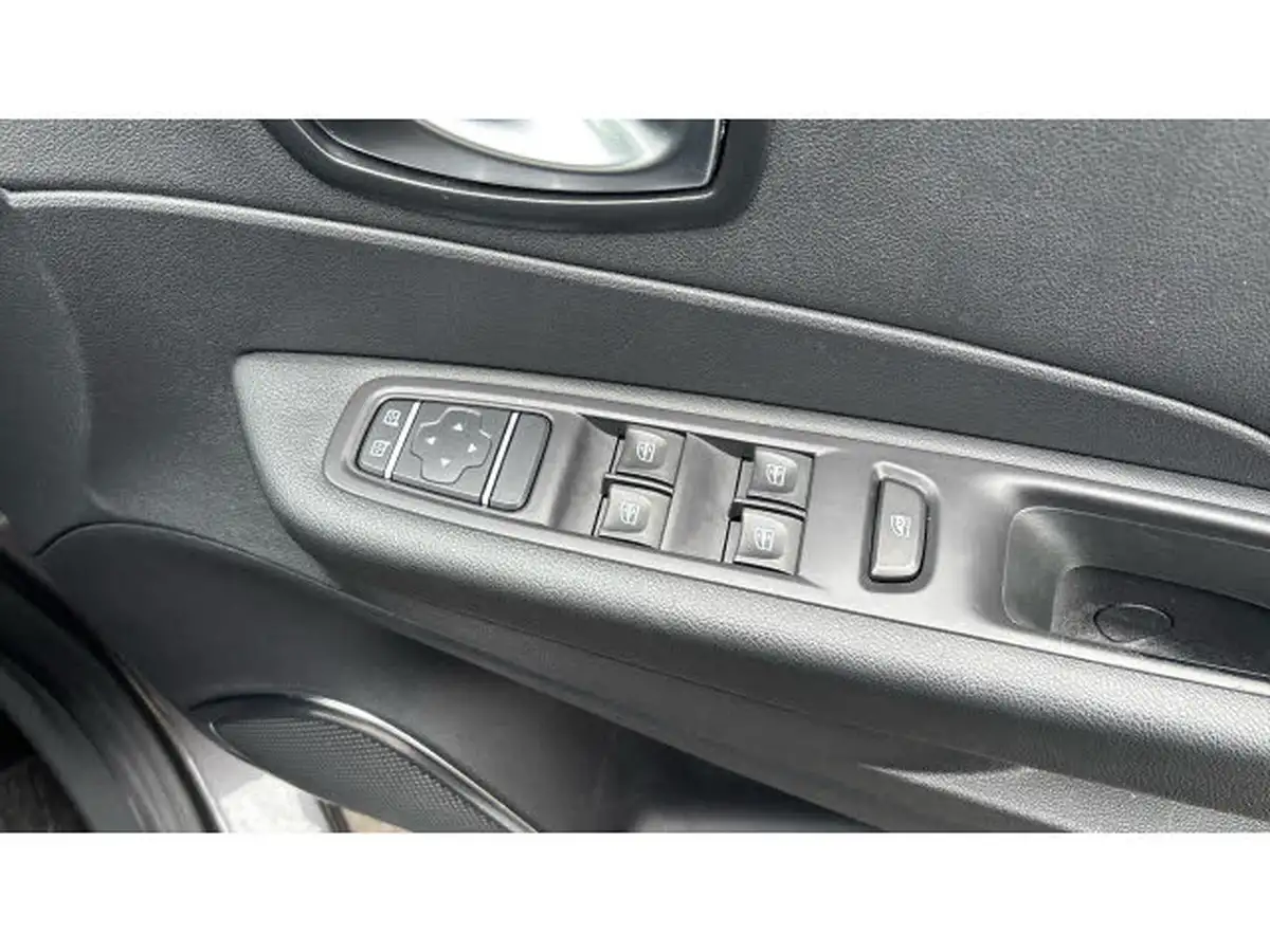 2019-renault-captur-09-tce-iconic-big-24
