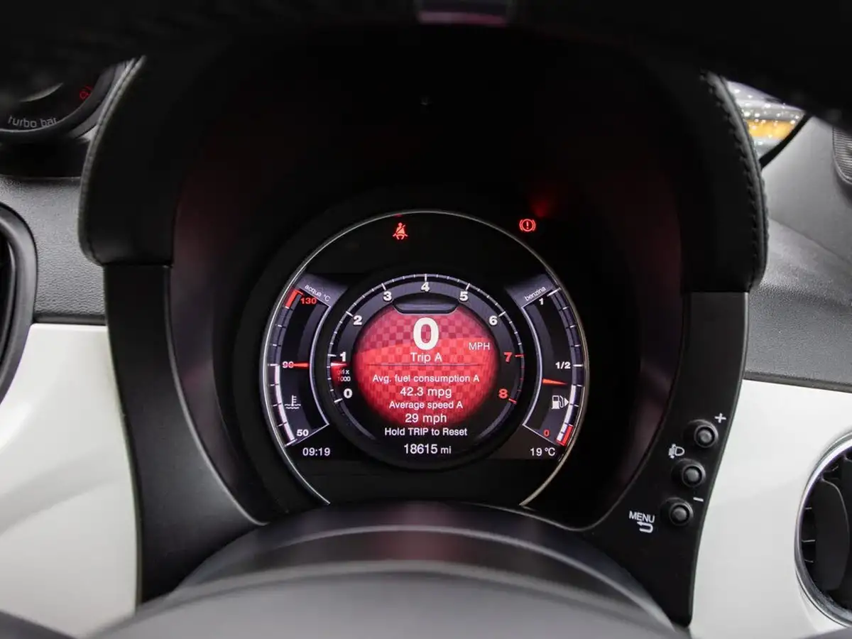 2019-abarth-595-14-tjet-big-14