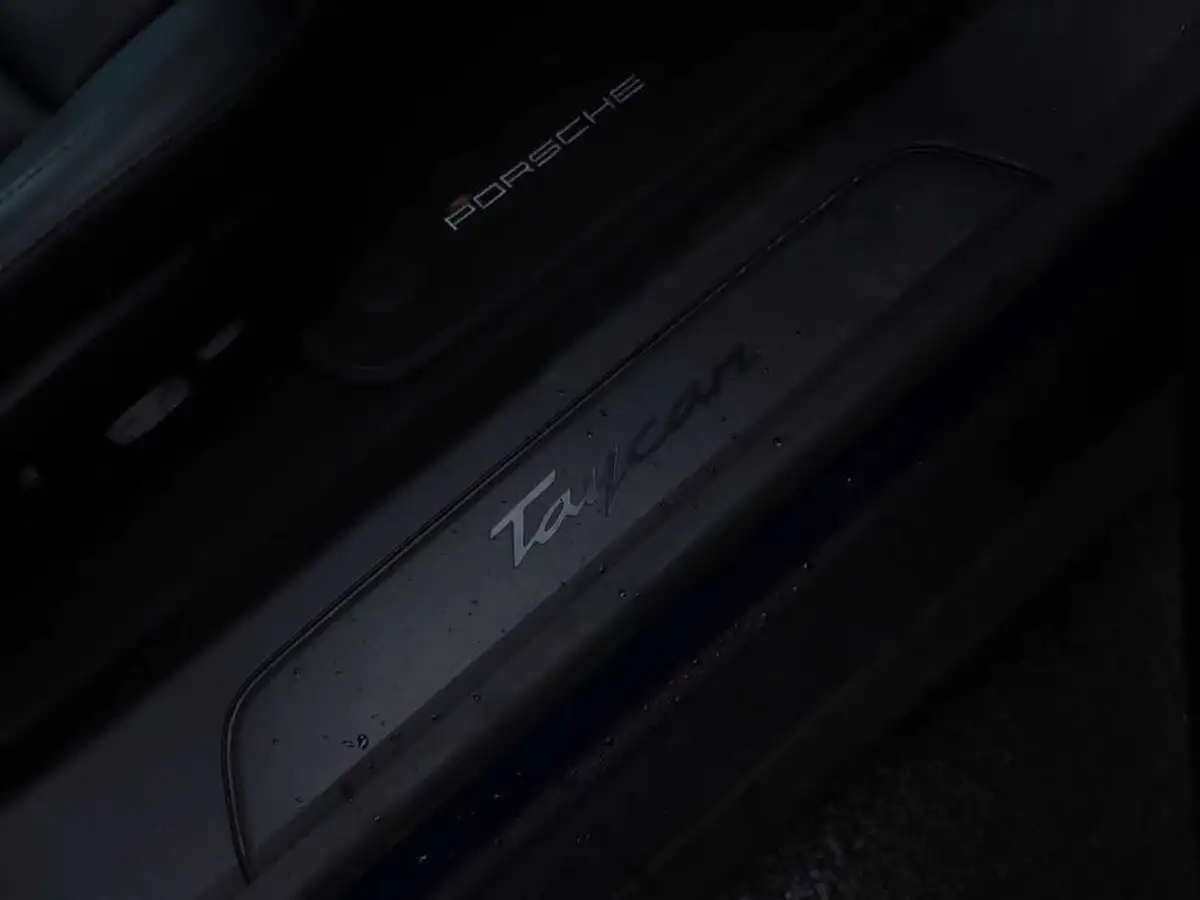 2023-porsche-taycan-e-sport-turismo-476ps-performance-battery-plus-big-15