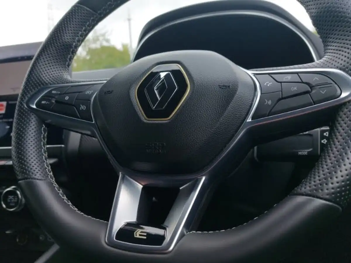 2023-renault-clio-16-engineered-big-14
