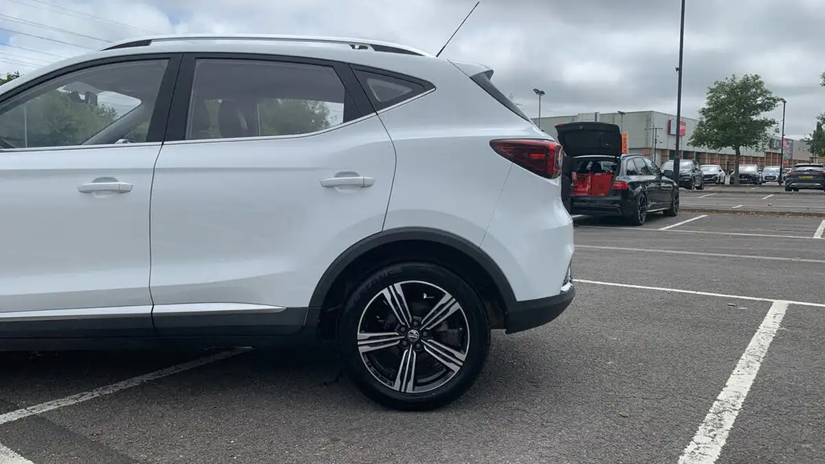 2019-mg-zs-suv-15-vti-tech-exclusive-106ps-big-16