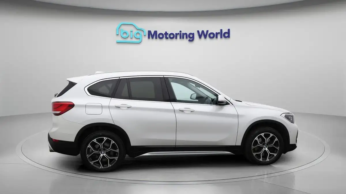 2022-bmw-x1-20-xdrive20i-xline-big-8