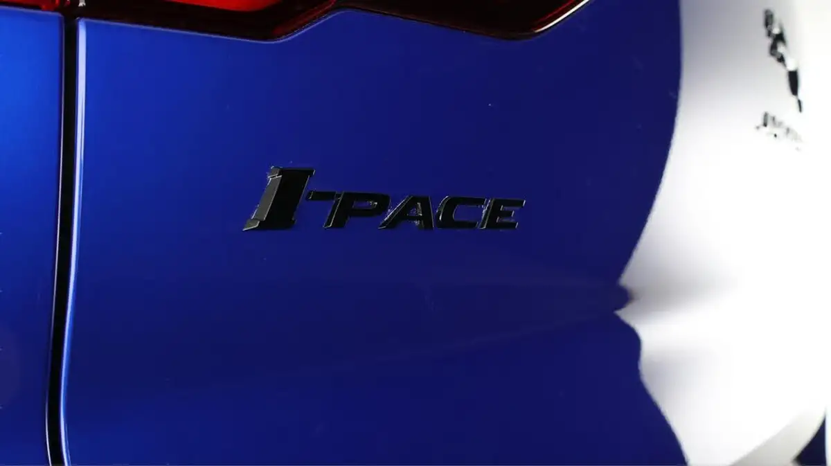 2022-jaguar-i-pace-ev400-hse-black-big-21