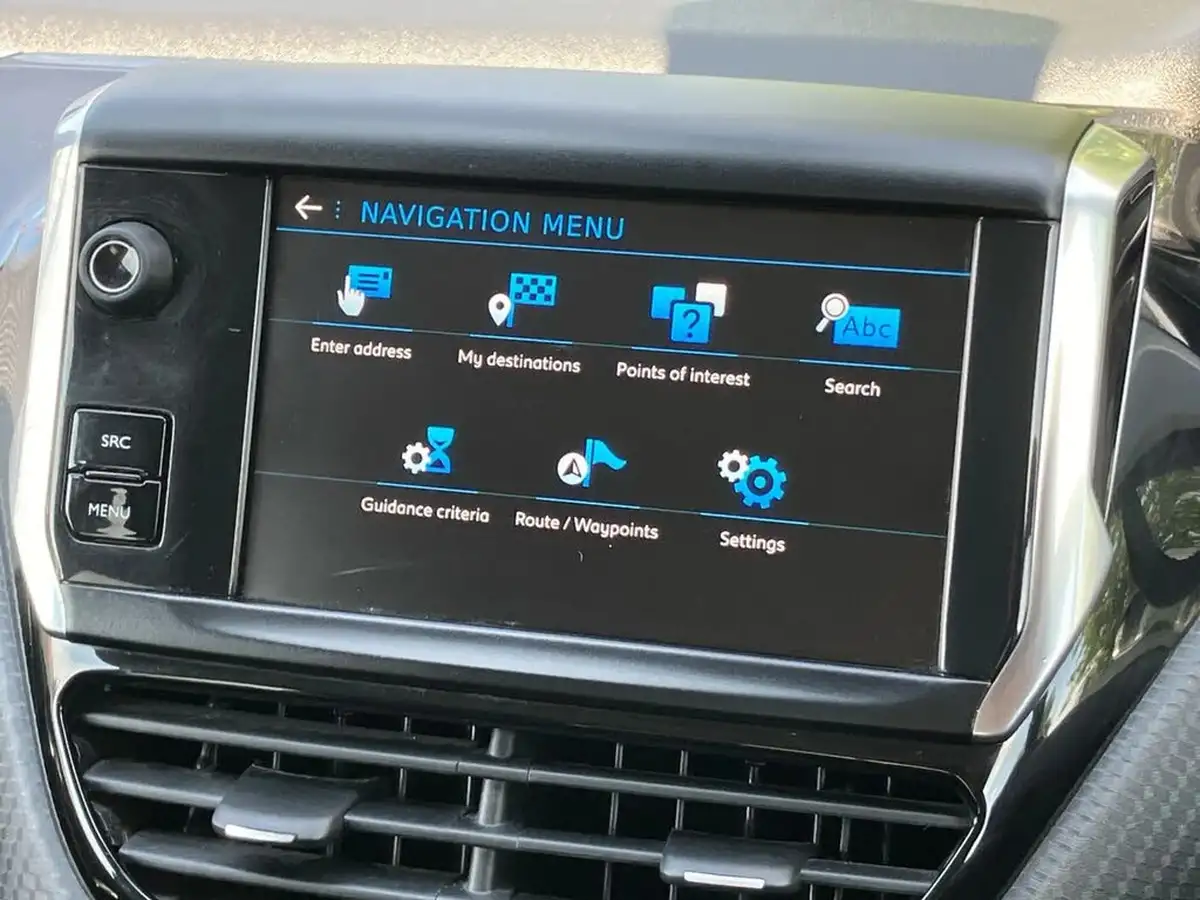 2018-peugeot-208-12-puretech-gt-line-eat6-big-37