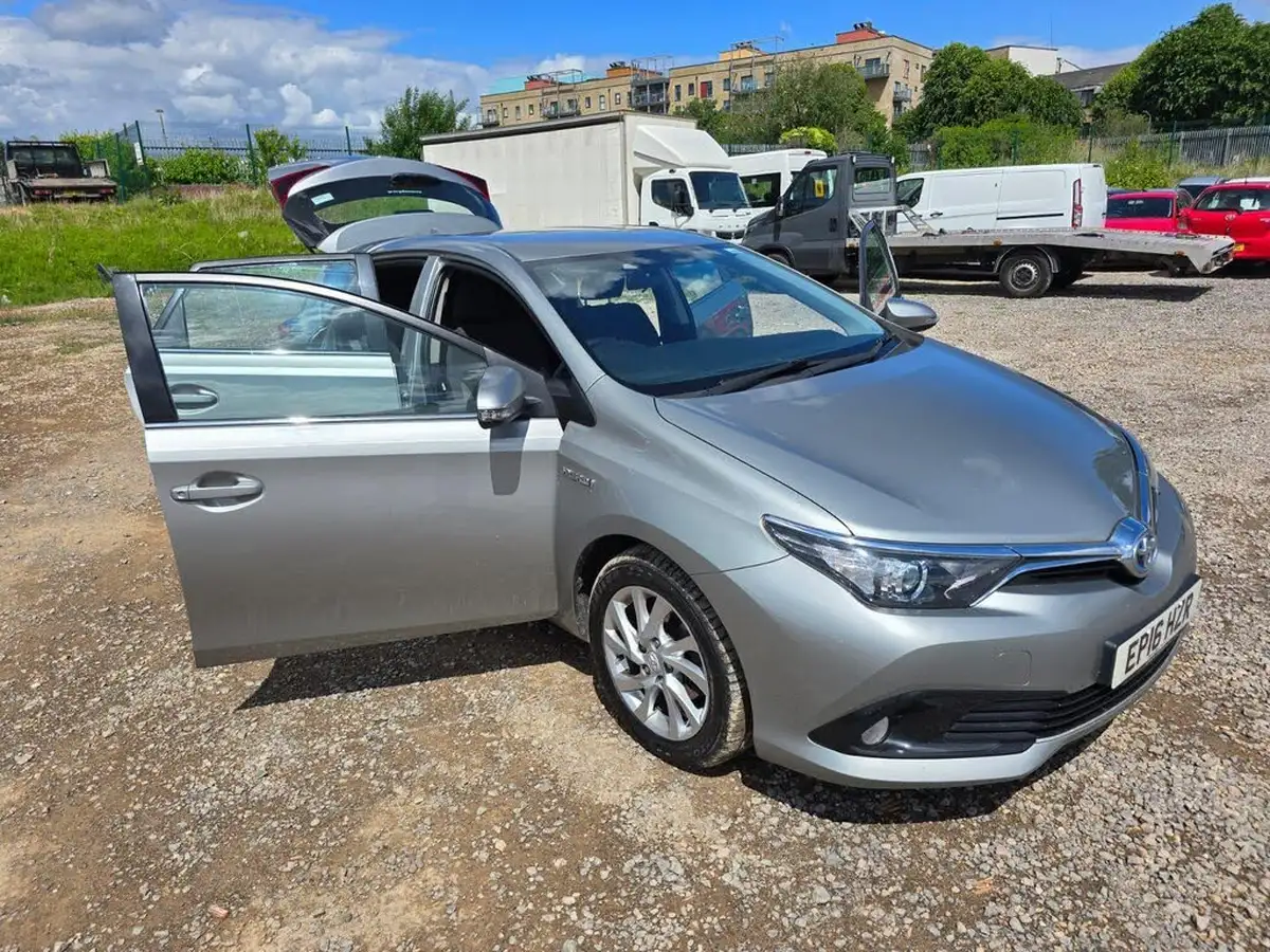 2016-toyota-auris-18-vvt-i-hsd-icon-hatchback-big-4