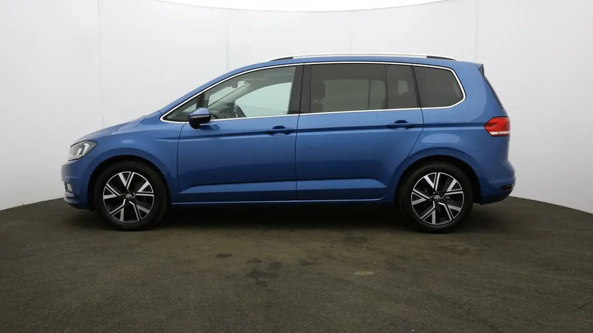 2021-volkswagen-touran-15-tsi-sel-dsg-big-3