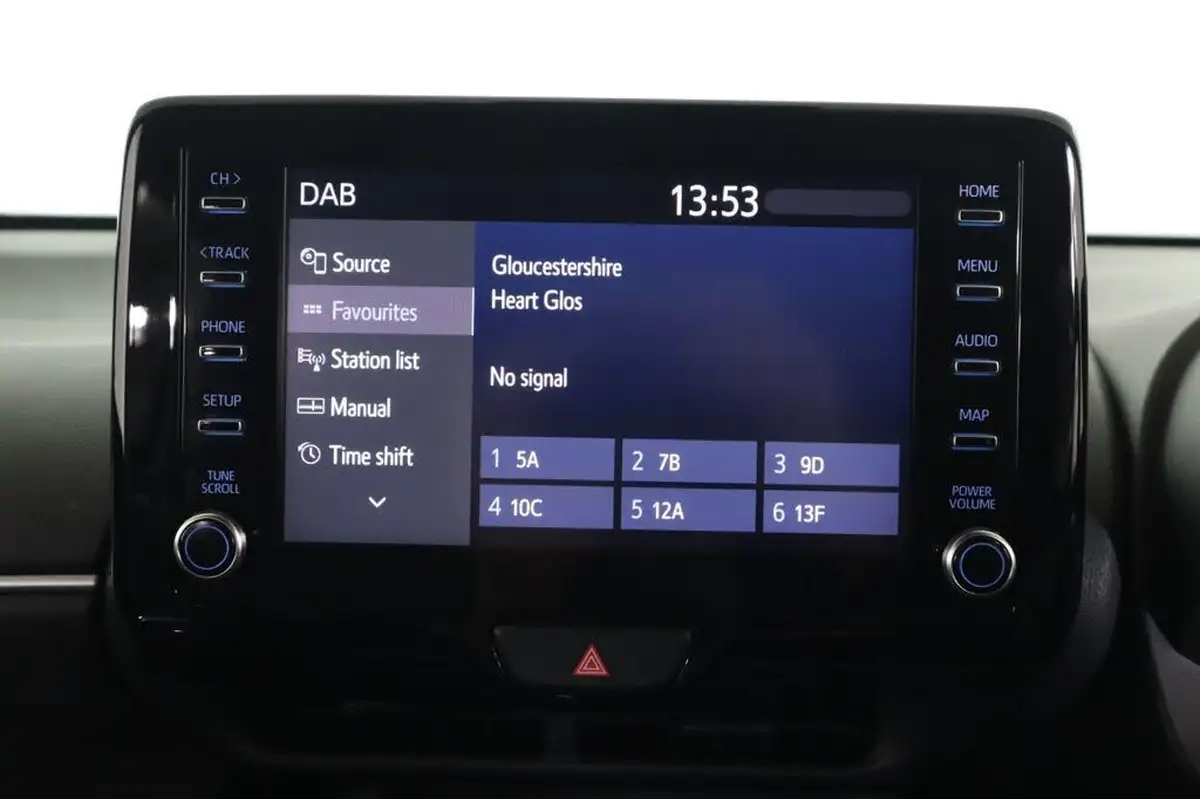 2022-toyota-yaris-15-vvt-i-design-panoramic-roof-big-32