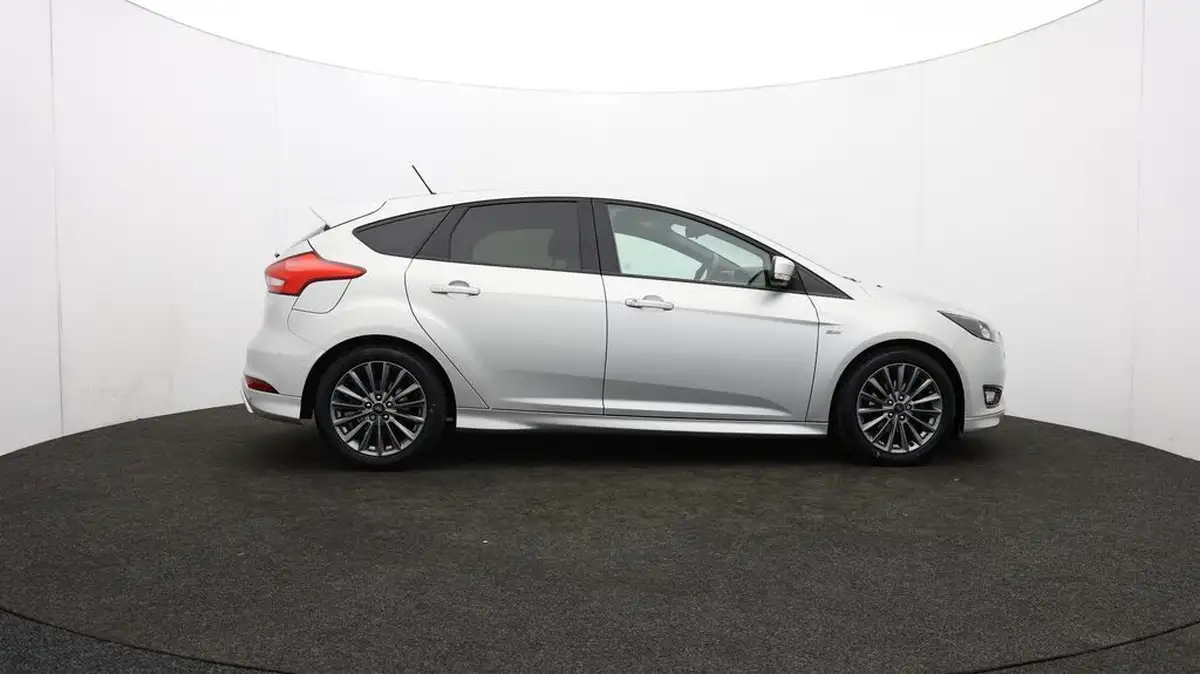 2018-ford-focus-10t-st-line-140ps-hatchback-big-41